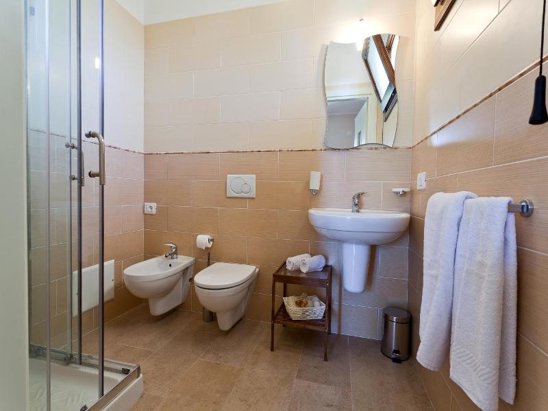 Hotel La Campana image