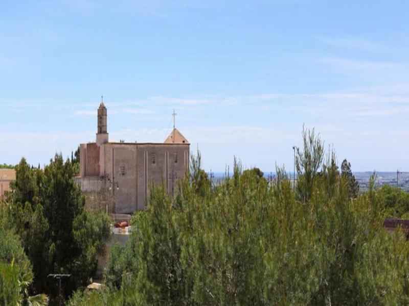 Hotel La Campana image