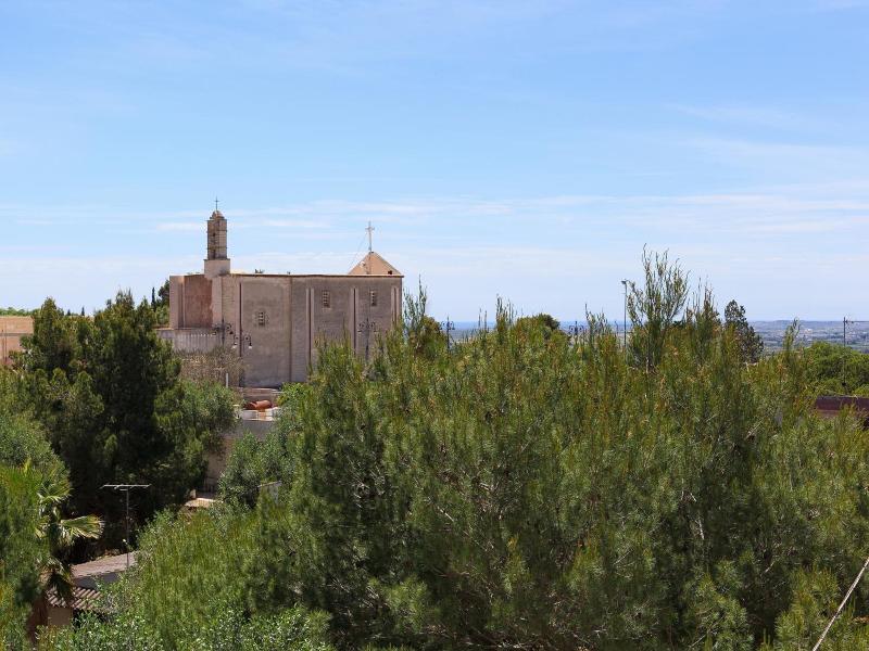 Hotel La Campana image