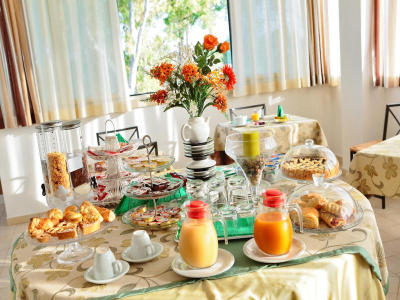 Hotel La Campana image