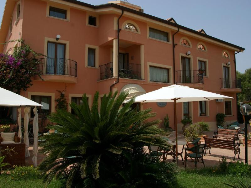 Villa Aurora image