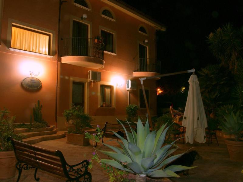 Villa Aurora image