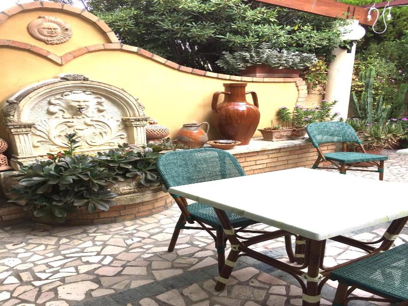 Villa Aurora image