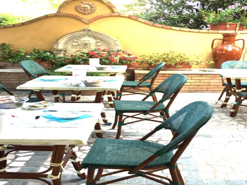Villa Aurora image