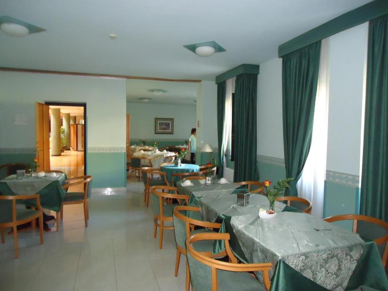 Hotel D G Garden image