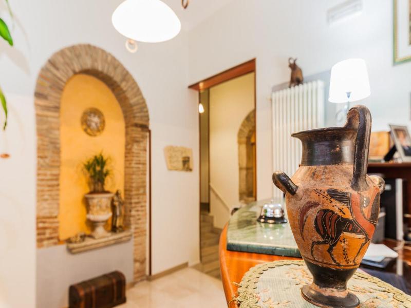 Albergo Della Corte image