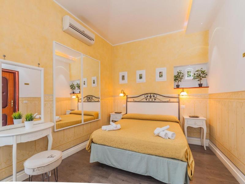 Albergo Della Corte image
