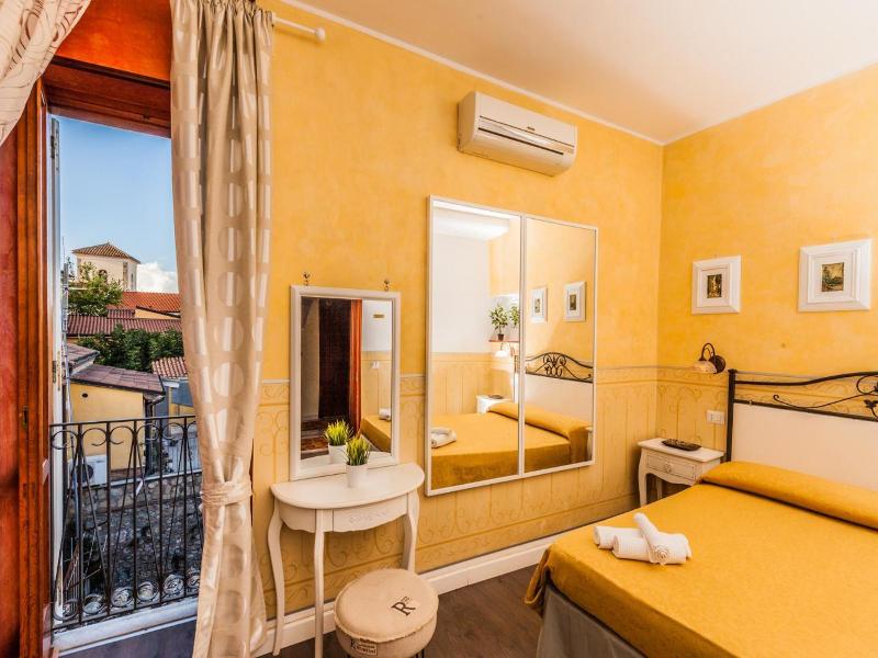 Albergo Della Corte image