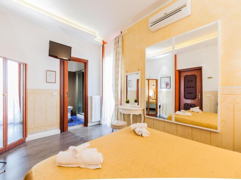 Albergo Della Corte image