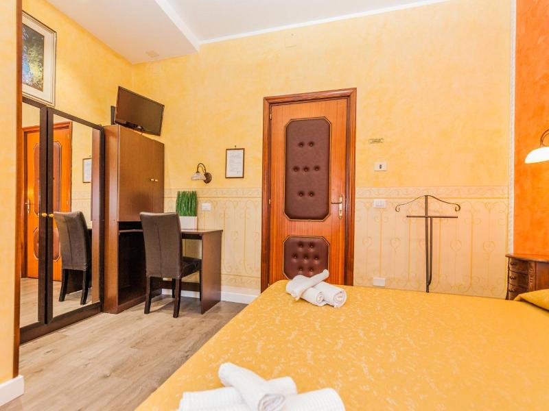 Albergo Della Corte image