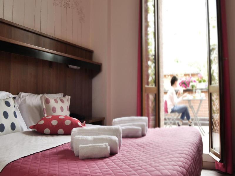 Hotel Emi image