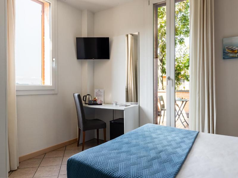 Hotel Emi image