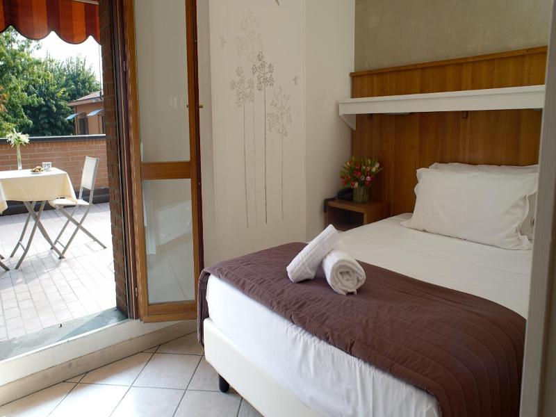 Hotel Emi image