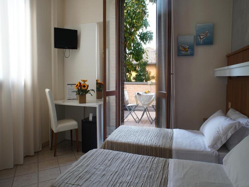 Hotel Emi image