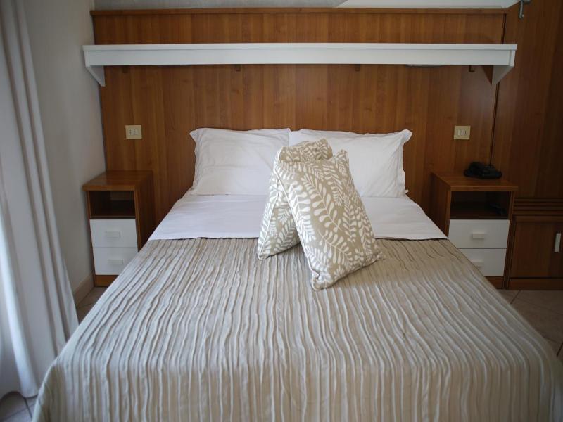 Hotel Emi image