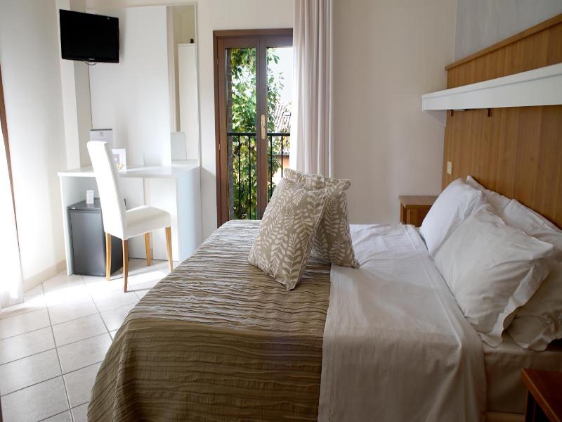 Hotel Emi image