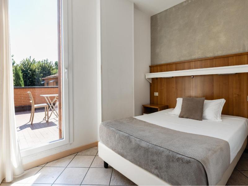Hotel Emi image