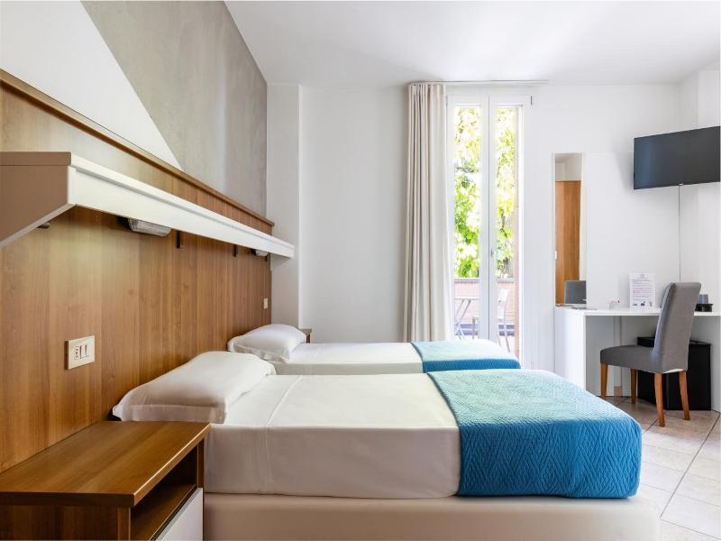 Hotel Emi image
