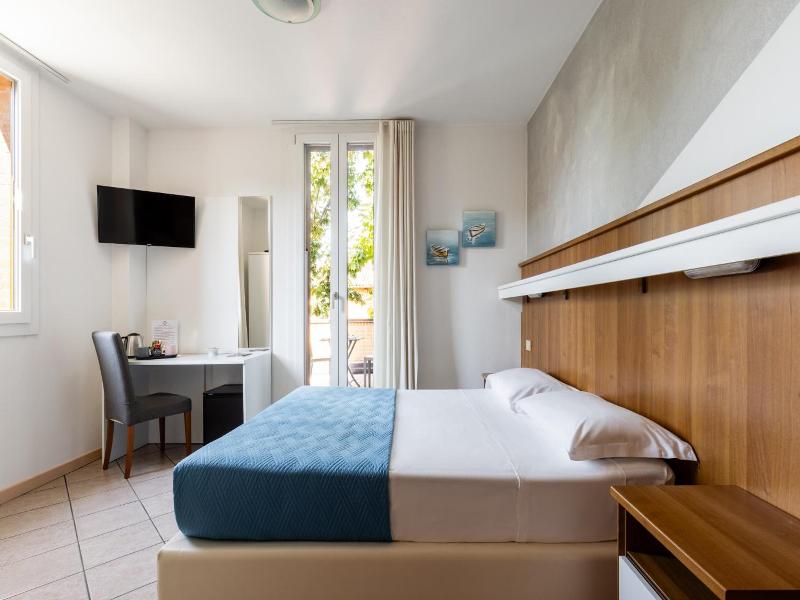 Hotel Emi image