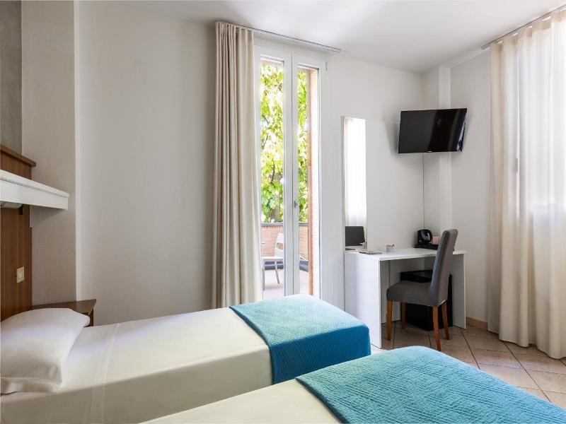 Hotel Emi image