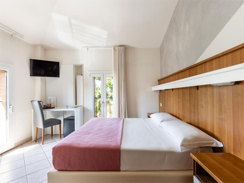 Hotel Emi image