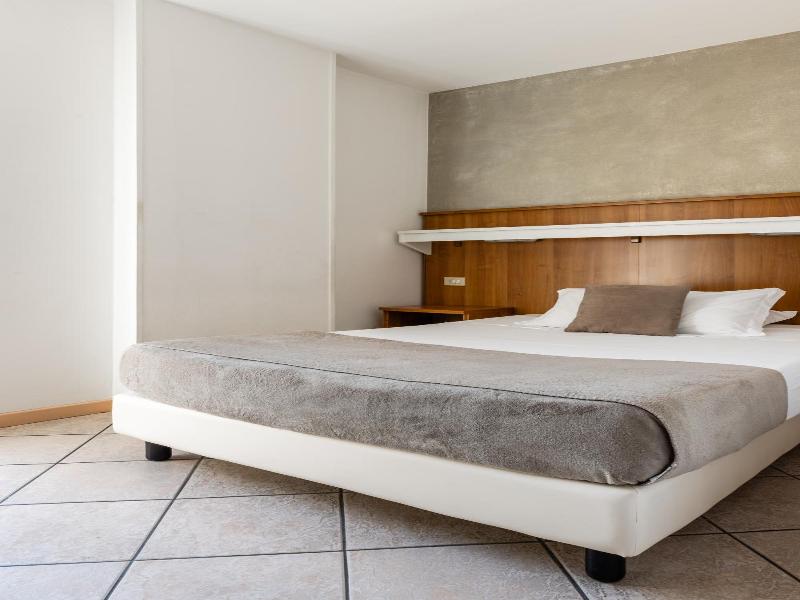 Hotel Emi image