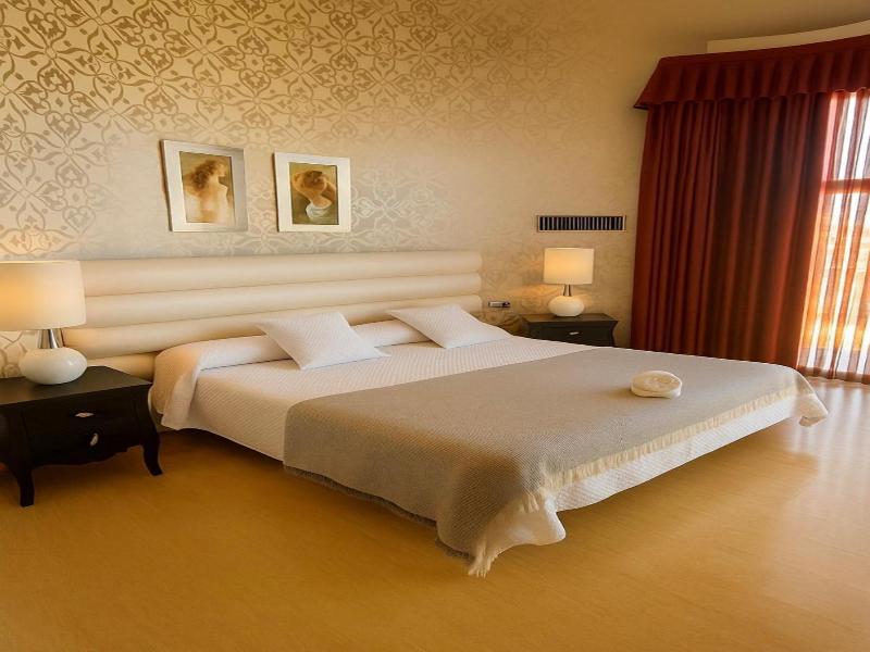 Hotel Villa De Cacabelos image
