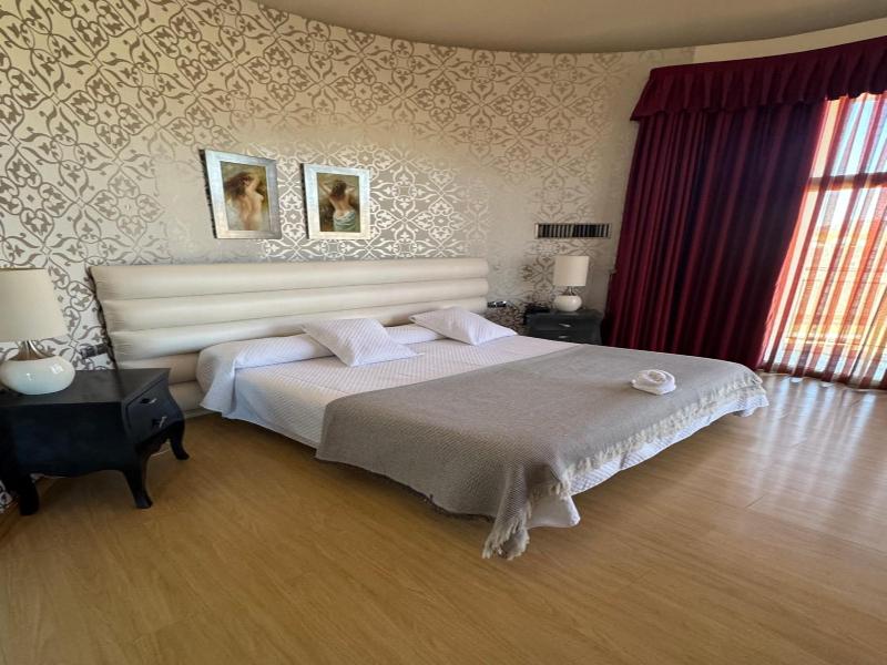 Hotel Villa De Cacabelos image