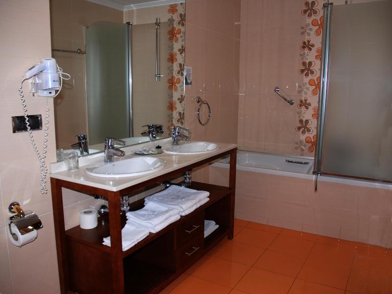 Hotel Villa De Cacabelos image