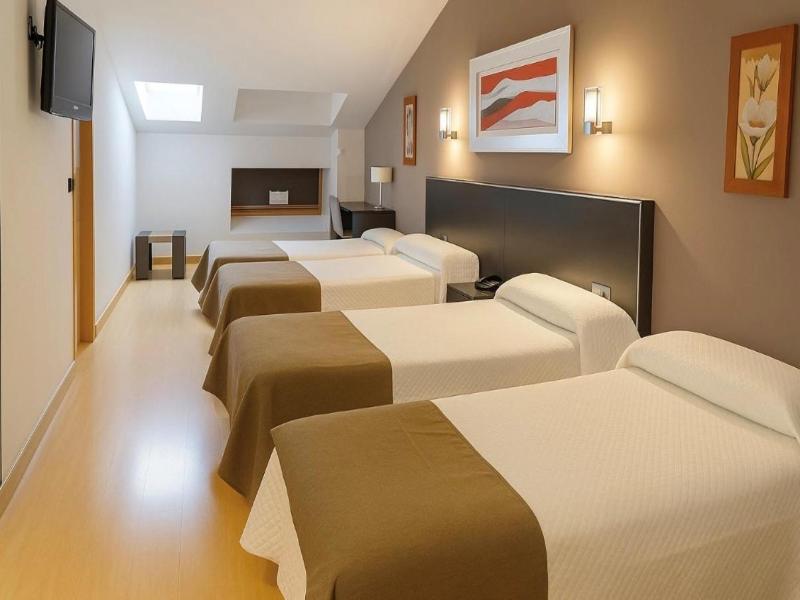 Hotel Villa De Cacabelos image