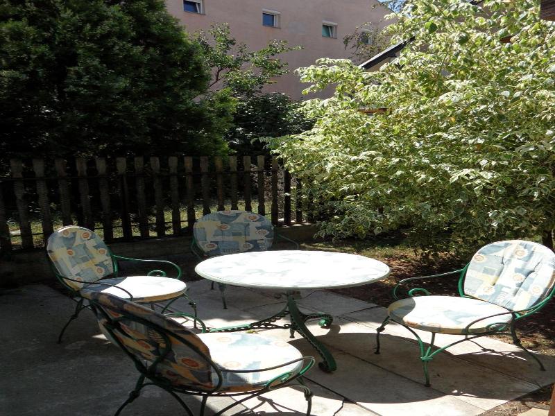 Hostel Oasis image