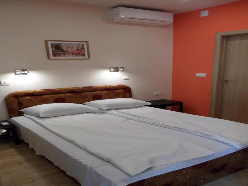 Hostel Oasis image