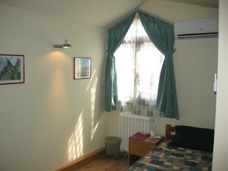 Hostel Oasis image