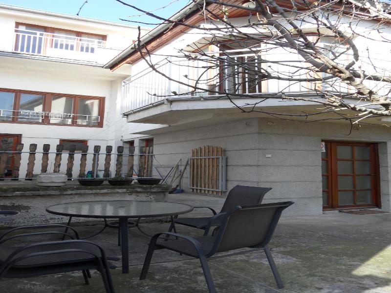Hostel Oasis image