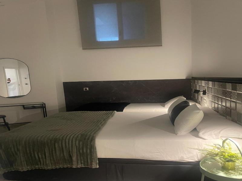 Hotel Riojano image