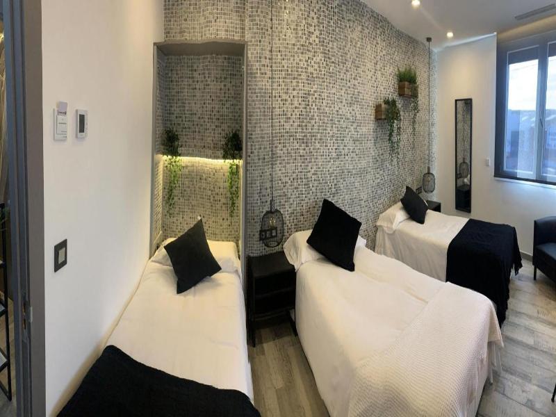 Hotel Riojano image