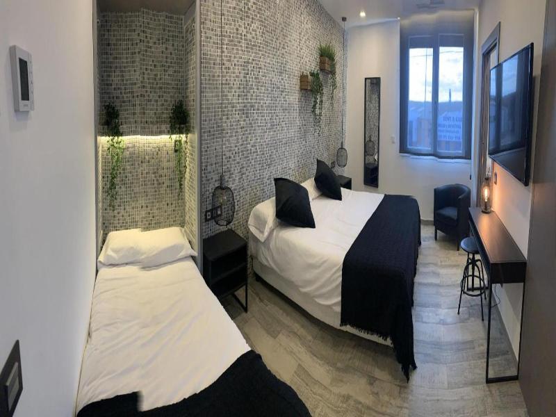 Hotel Riojano image
