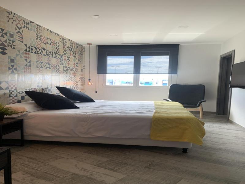 Hotel Riojano image