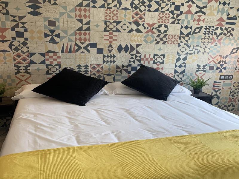Hotel Riojano image