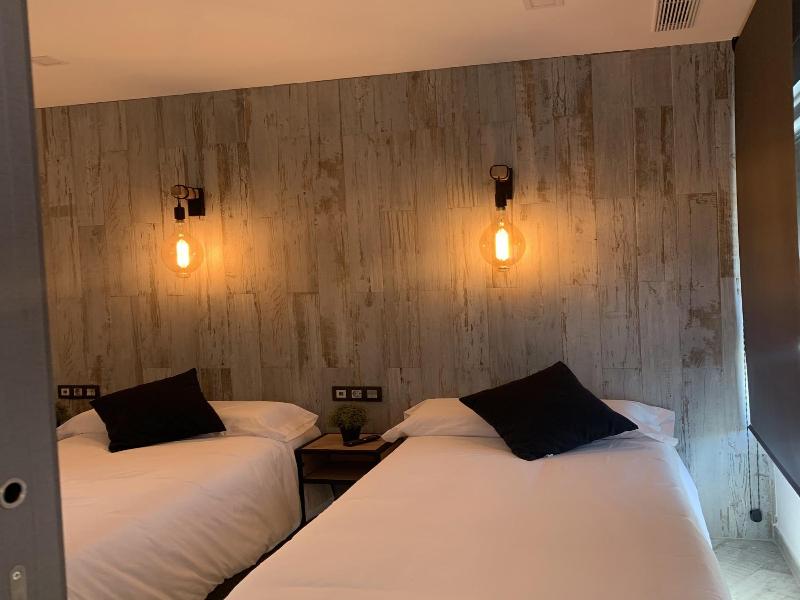 Hotel Riojano image