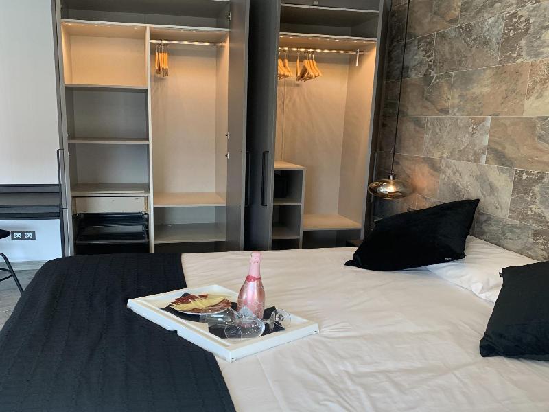 Hotel Riojano image
