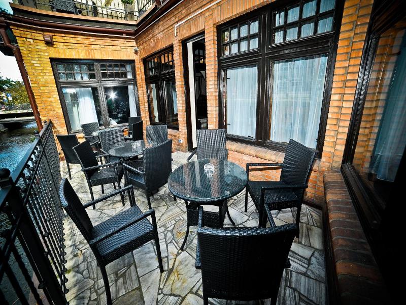 World Hostel Old Town image
