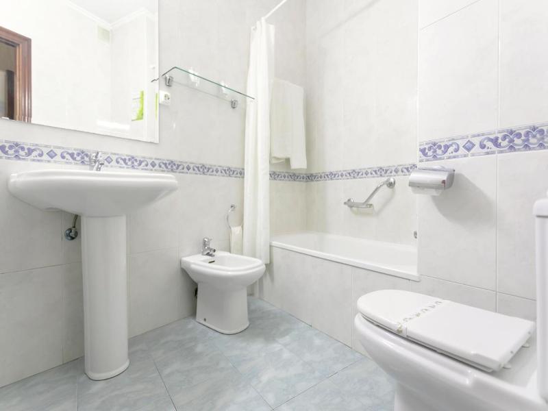 Hotel Amv Rica Ferrol image