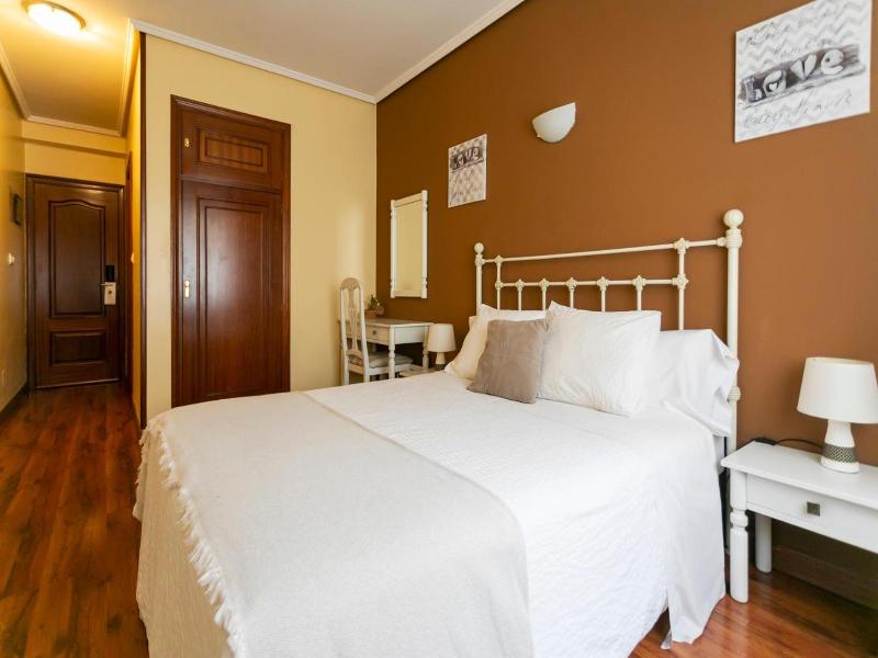 Hotel Amv Rica Ferrol image
