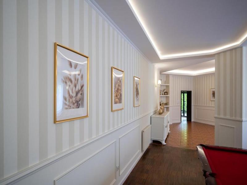 Hotel Lord D Obica image