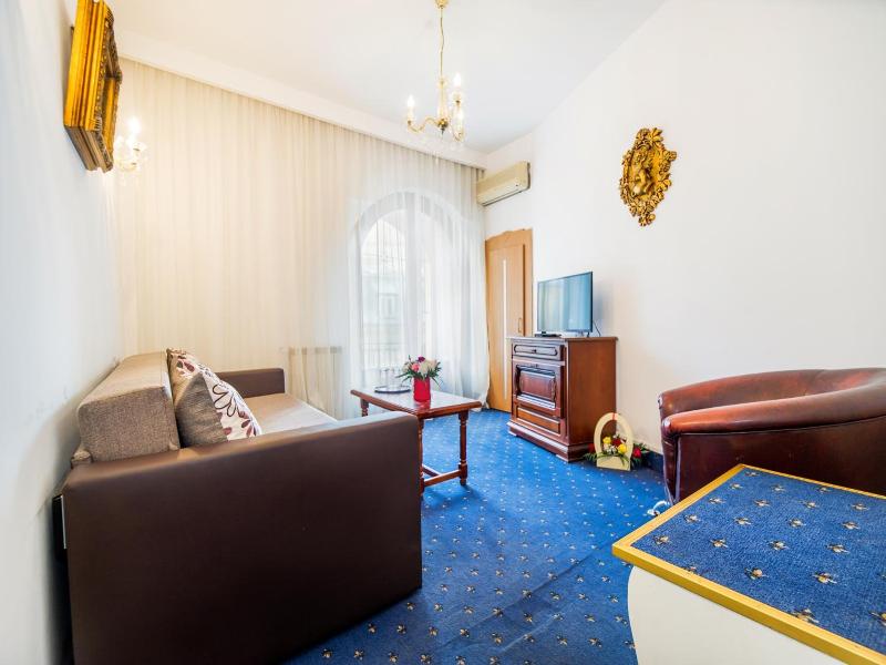 Hotel Carpati Imparatul Romanilor image