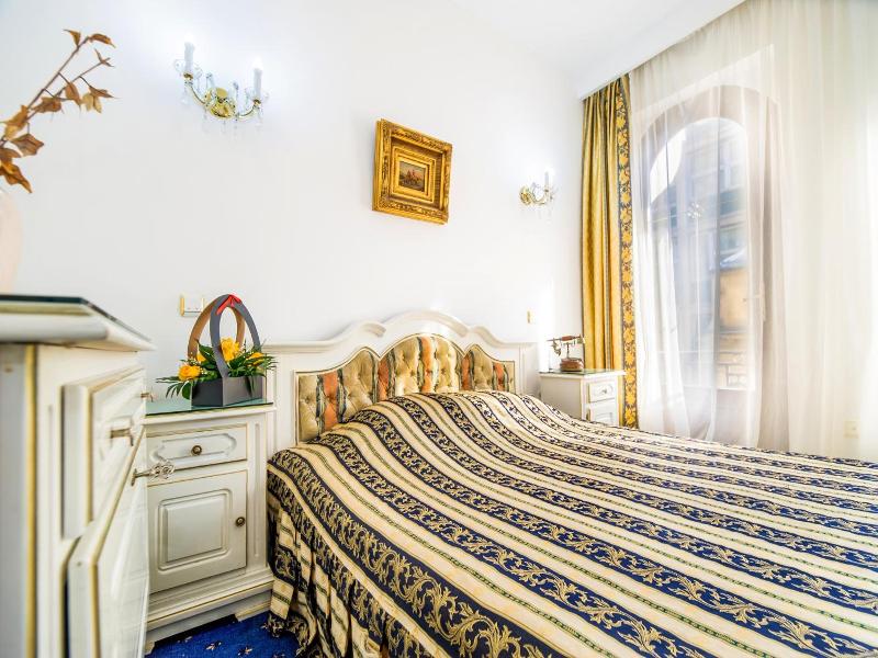 Hotel Carpati Imparatul Romanilor image