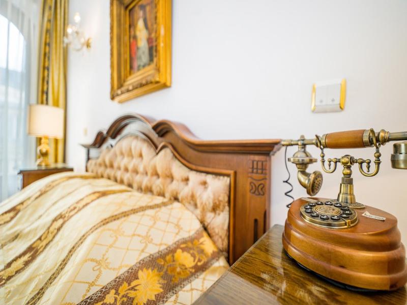 Hotel Carpati Imparatul Romanilor image