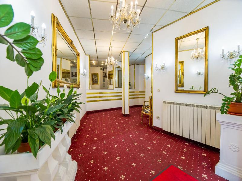 Hotel Carpati Imparatul Romanilor image