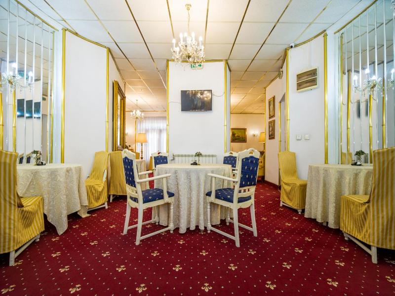 Hotel Carpati Imparatul Romanilor image